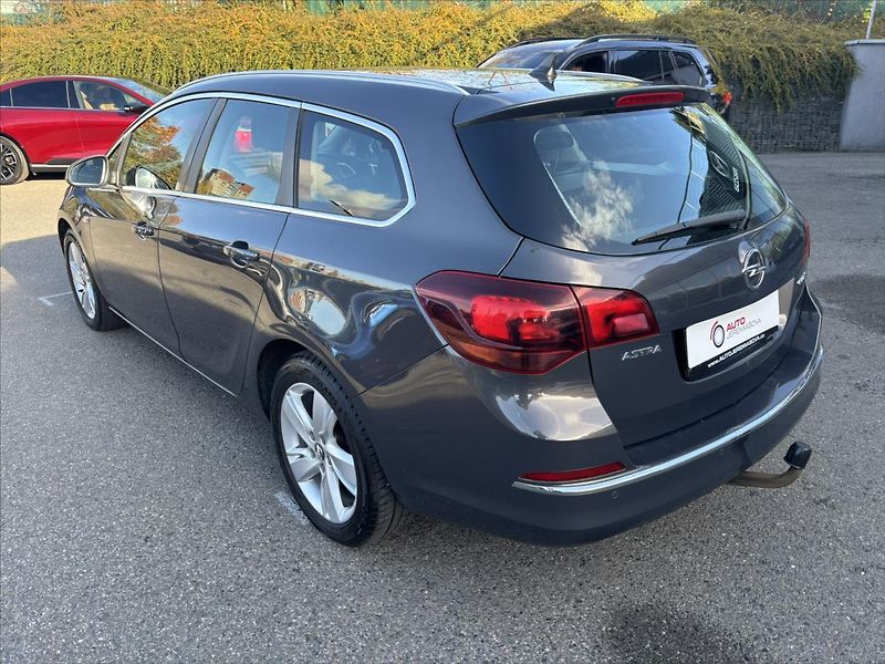 Opel Astra 1,7 CDTi 81kW Cosmo NAVI TAŽNÉ - fotka 3 z 34