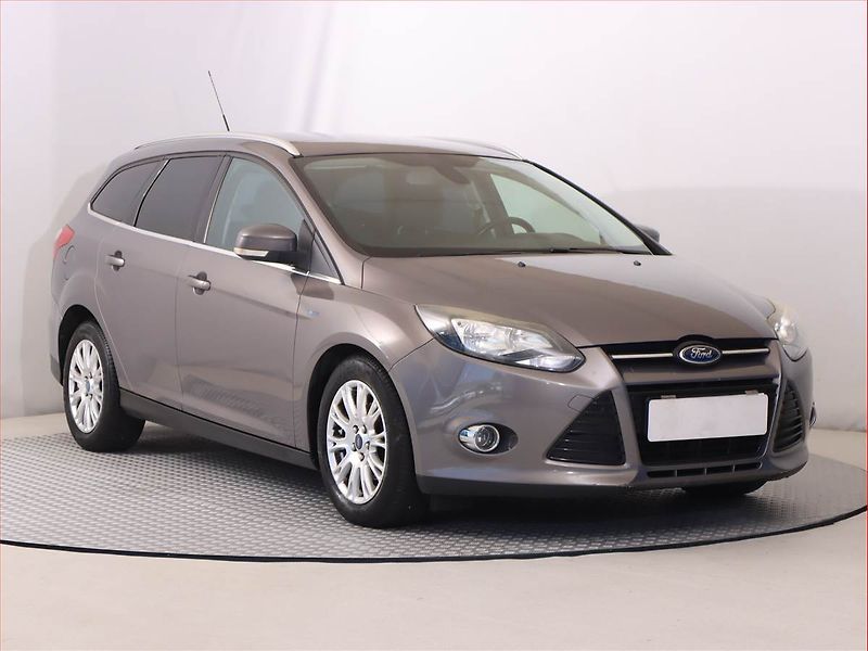 Ford Focus (2013) 1.6 TDCi, Serv.kniha, nová STK - fotka 1 z 16