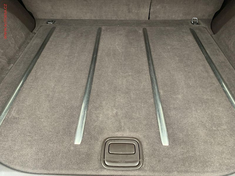 Jeep Grand Cherokee (2013) 3.0 CRD 4x4, AT, panor, kůže - fotka 7 z 21