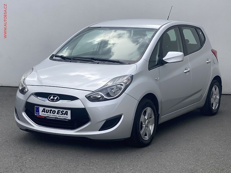 Hyundai ix20 (2013) 1.6 CRDi, AC, park. čidla - fotka 3 z 16