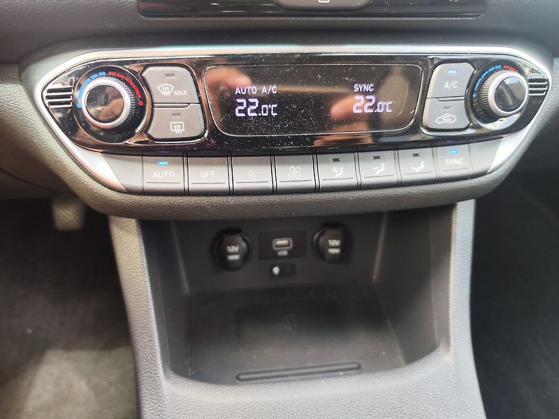 Hyundai i30 1.5 T-GDi117kw smart Navi - fotka 20 z 34