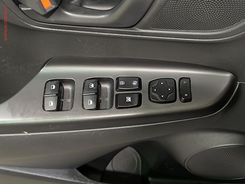 Hyundai Kona (2018) 1.0 T-GDi, LED, AC - fotka 17 z 17