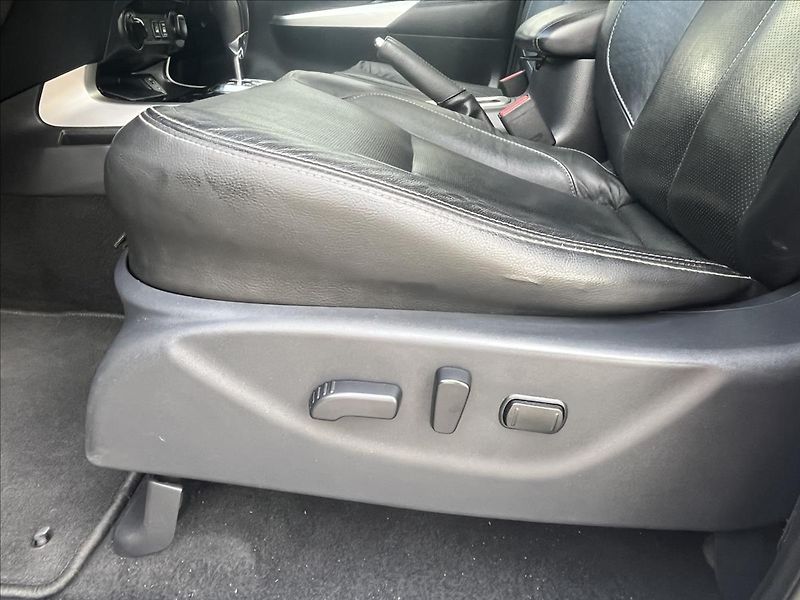 Nissan Navara 2,3 dCi  Tekna NP300 AT - fotka 10 z 39