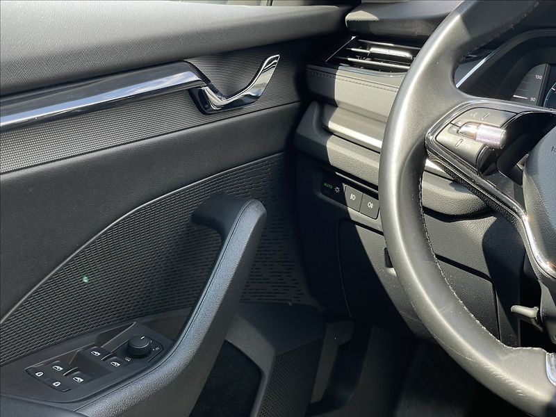 Škoda Octavia 2,0 TDI Combi Ambition Plus - fotka 13 z 22