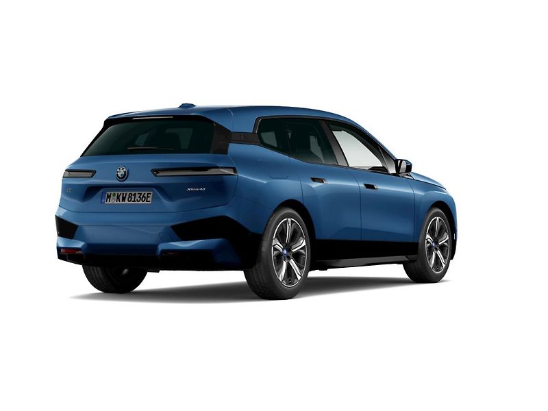 BMW iX xDrive40 - fotka 2 z 6