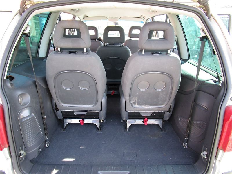 Volkswagen Sharan 1.9TDi aut. klima, 7 míst - fotka 36 z 43