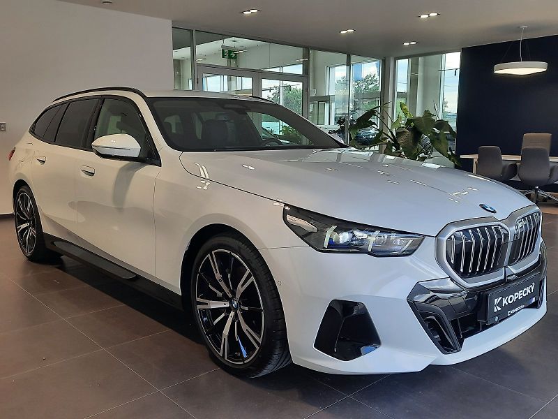 BMW Řada 5 (2025) 540d xDrive Touring M Sport - fotka 8 z 17