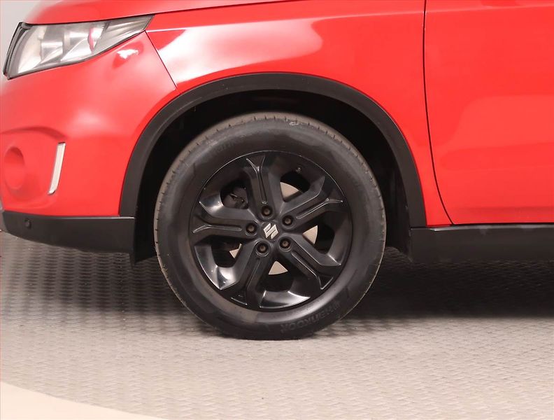 Suzuki Vitara (2017) 1.4 BoosterJet, 4X4, Kůže - fotka 14 z 16
