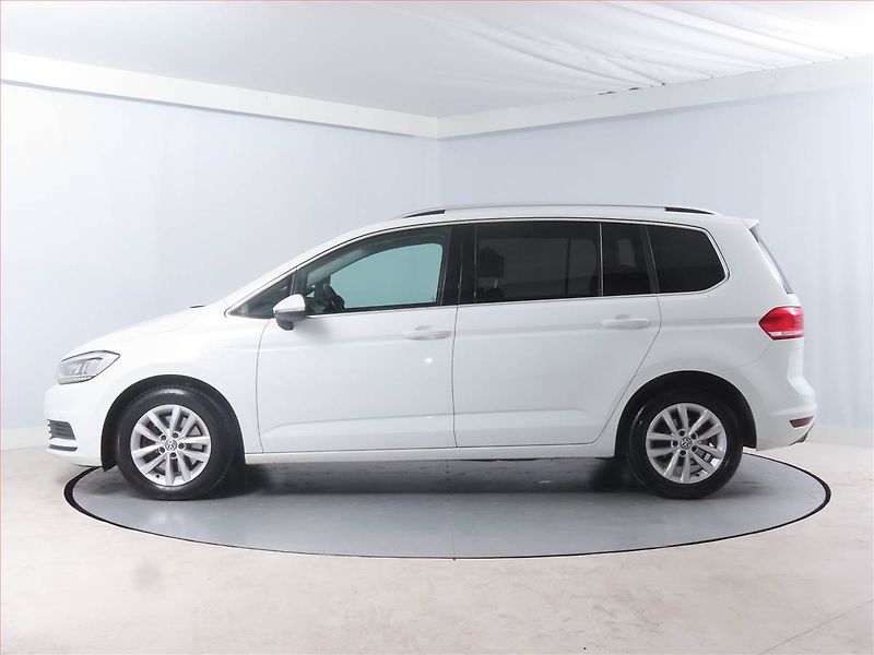 Volkswagen Touran (2018) Comfortline 2.0 TDI, ČR,1.maj - fotka 3 z 15