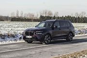 Testovaný kousek dostal vrcholnou motorizaci v podobě dvakrát přeplňovaného osmiválce.