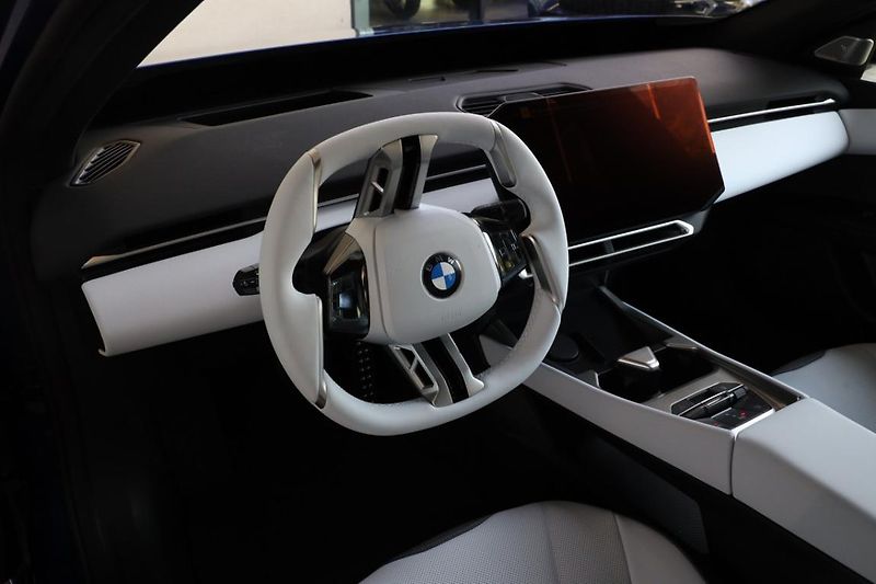 BMW Řada 3 i3 50 xDrive - fotka 2 z 16