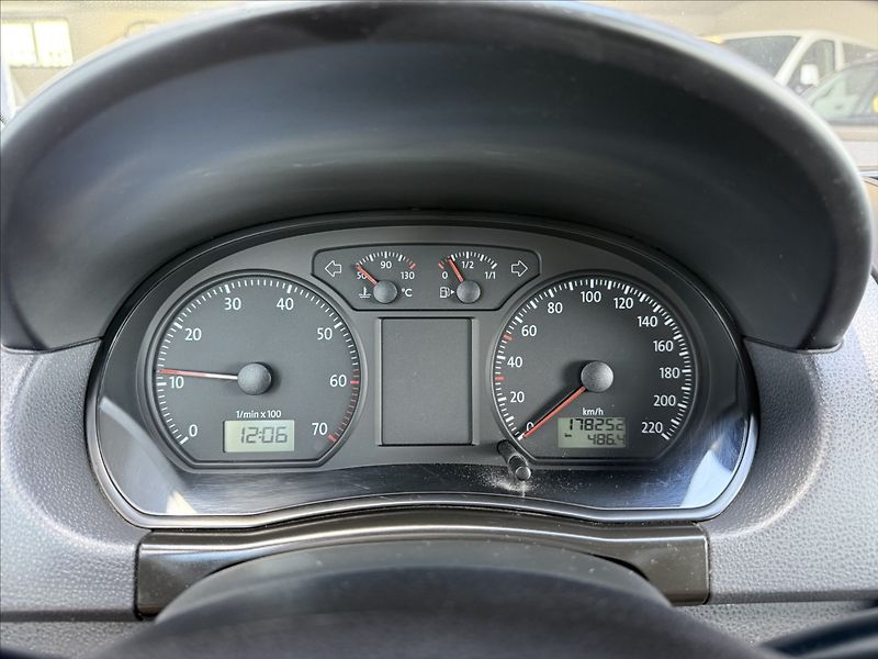 Volkswagen Polo 1,2 i klima,2x kola,nová STK - fotka 15 z 24