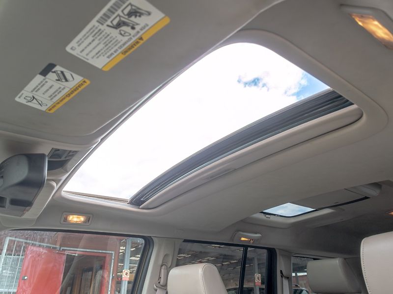 Jeep Commander (2007) ČR 3.0CRD 160KW – 7sedadel - fotka 18 z 62
