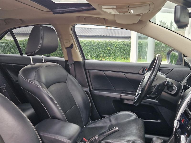 Suzuki Kizashi 2,4 i 4x4 XENON AC ŠÍBR VÝHŘEV - fotka 17 z 37