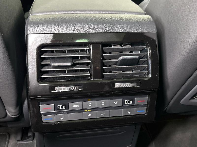 Volkswagen Touareg R-Line - fotka 22 z 31