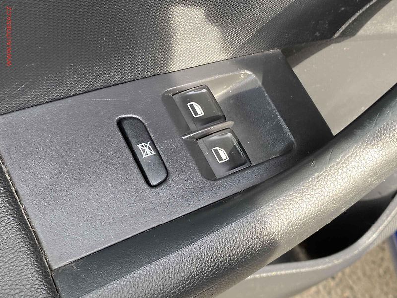 Škoda Rapid (2013) 1.6 TDi, Ambition, TZ, +kola - fotka 11 z 17