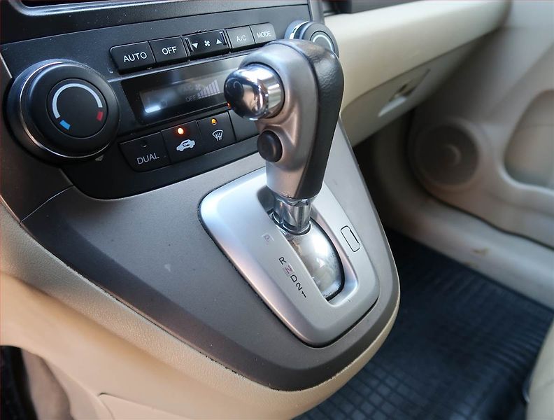 Honda CR-V (2007) Executive 2.0 i, 4X4, Automat - fotka 13 z 18
