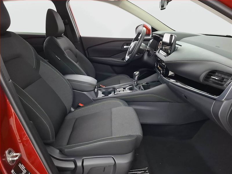 Nissan Qashqai (2022) 1.3 DIG-T - fotka 9 z 18