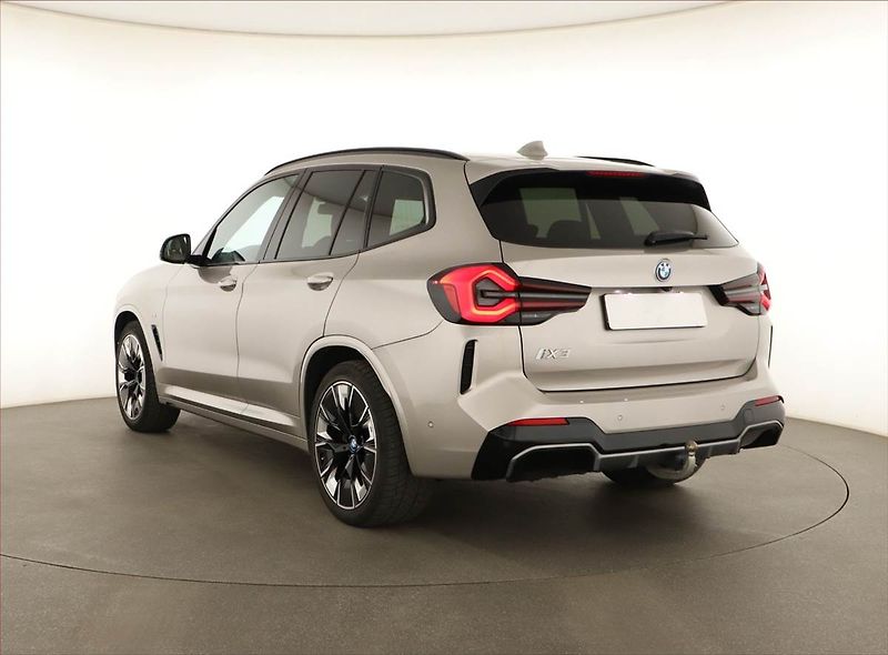 BMW iX3 (2022) 80 kWh, SoH 99% - fotka 4 z 20
