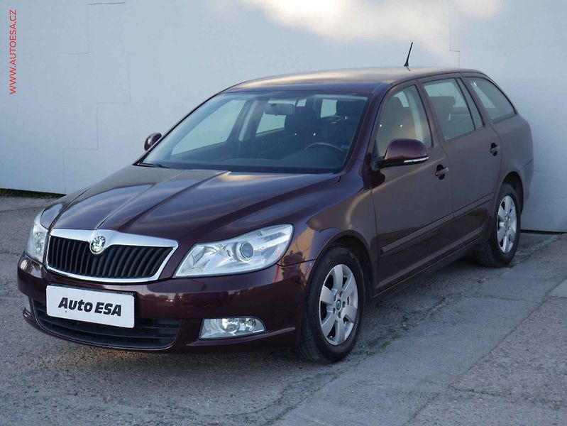 Škoda Octavia (2011) 2.0TDi, ČR, Elegance - fotka 3 z 20