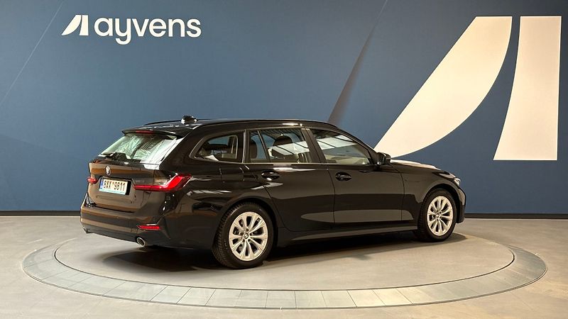 BMW Řada 3 2.0 318d Touring - fotka 2 z 15