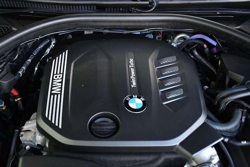 BMW Řada 3 320d xDrive M-SPORT  - fotka 19 z 43