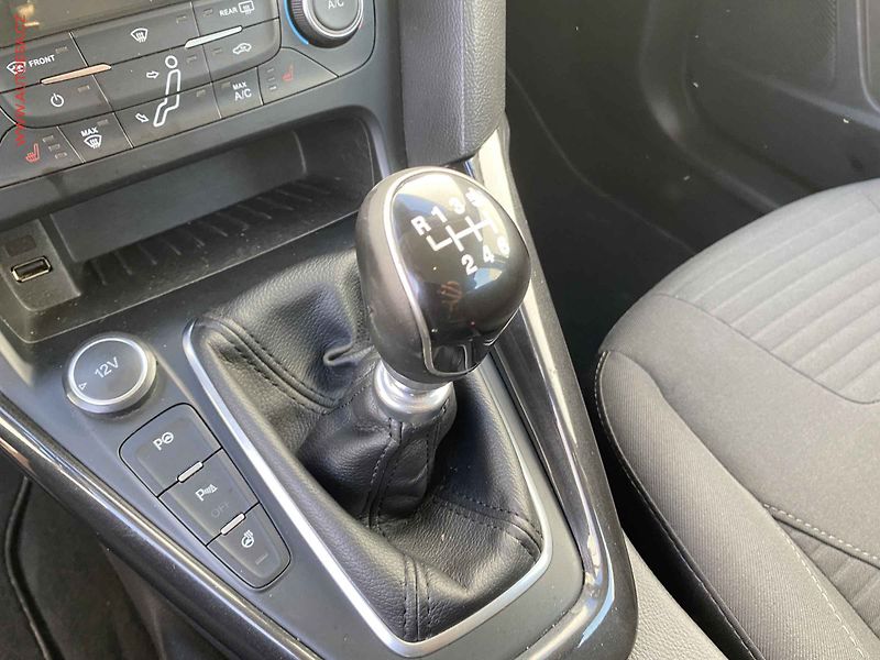 Ford Focus (2016) 1.5 TDCi, ČR, Titanium - fotka 16 z 18