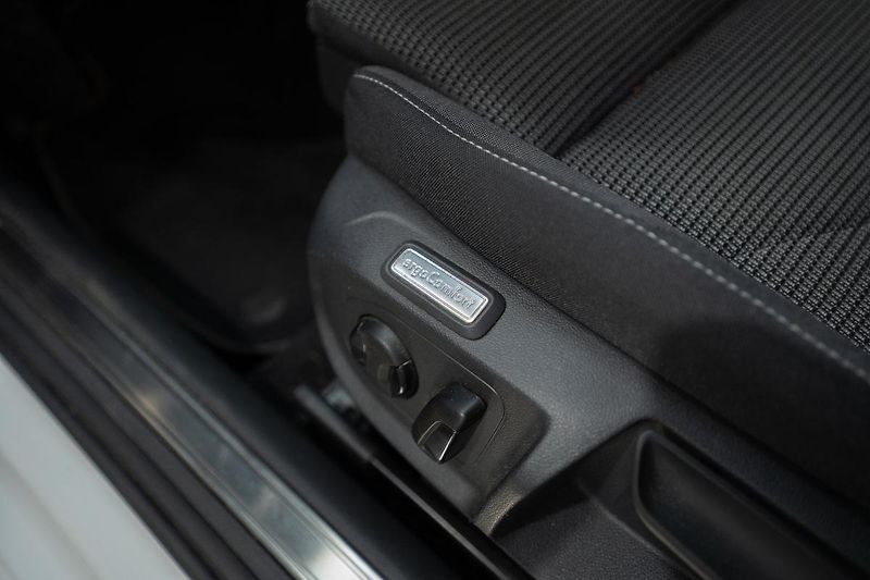 Volkswagen Arteon 2.0 TDI DSG  R-Line 110 kW - fotka 22 z 29