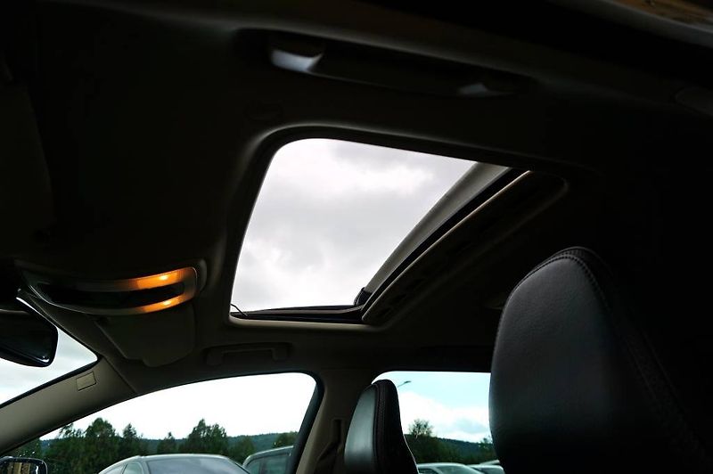 Volvo XC70 (2011) SUMMUM 2,4 D5 158 kW - fotka 30 z 47