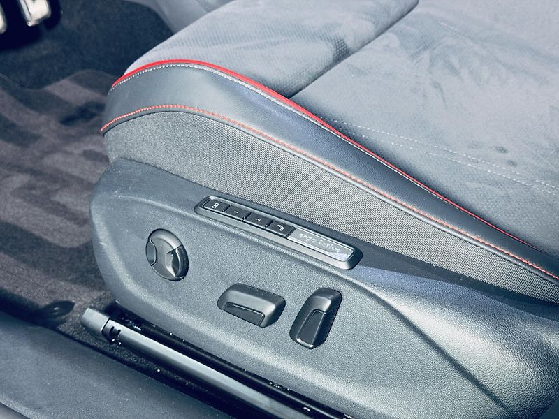 Volkswagen ID.7 (2025) GTX*4M*ZÁRUKA*TAŽNÉ*HEADUP*MAX - fotka 17 z 41