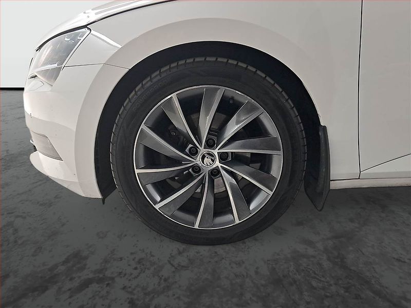 Škoda Superb (2017) Laurin&Klement 2.0 TDI 4x4 - fotka 15 z 24