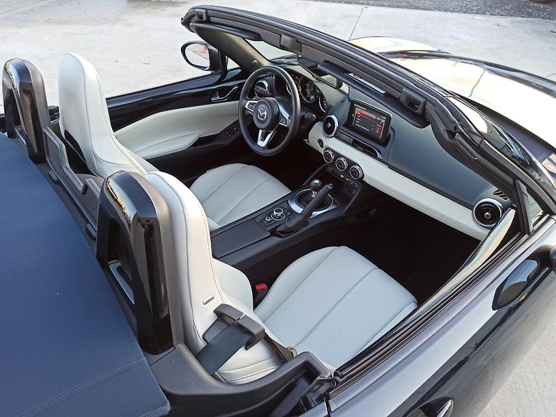 Mazda MX-5 2.0L 135kW SKYACTIV-G ČR 1.MAJ - fotka 14 z 29