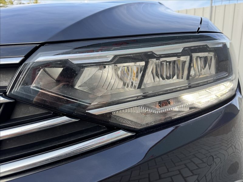 Volkswagen Passat 2,0 TDI DSG ELEGANCE 1.maj. ČR - fotka 9 z 50