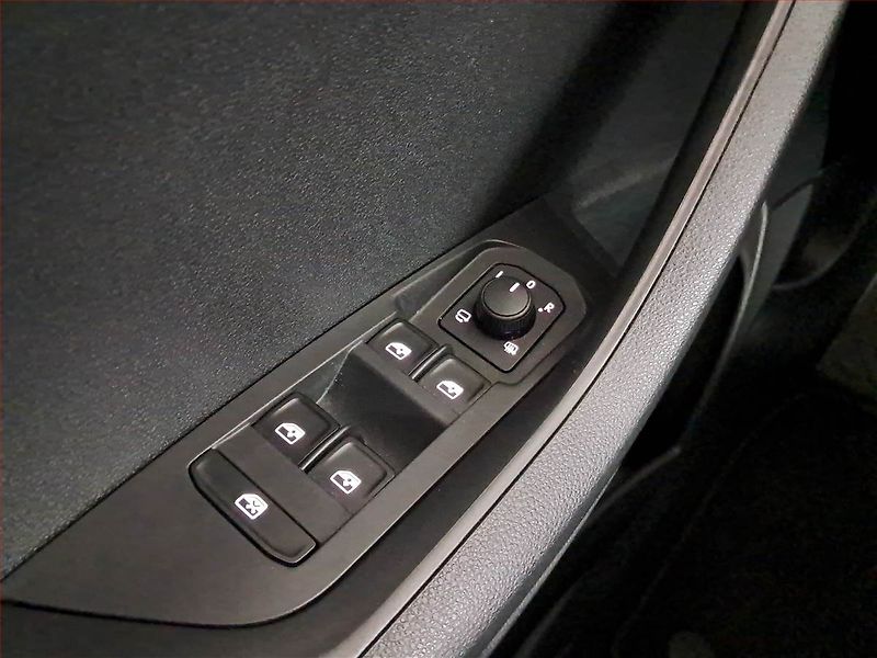 Škoda Karoq (2023) 2.0 TDI - fotka 18 z 20
