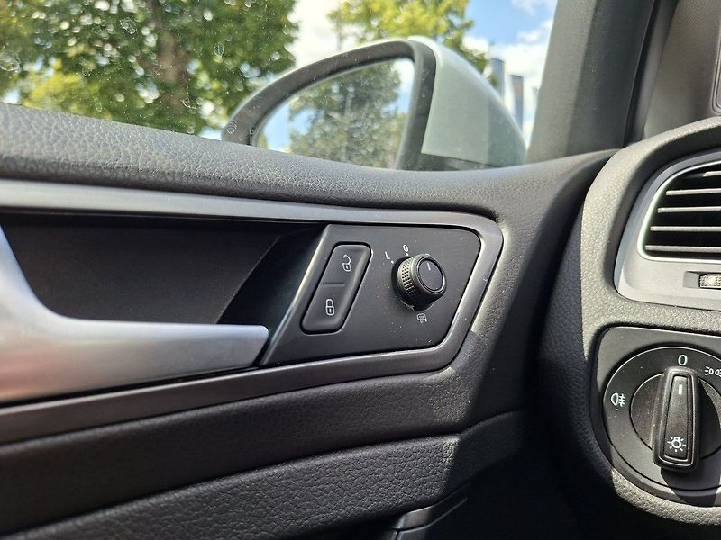 Volkswagen Golf 1,6 TDI 110k M5 - fotka 25 z 25