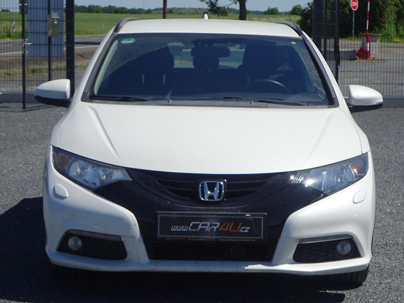Honda Civic 1.8 i-VTEC 104kW TOURING - fotka 2 z 24