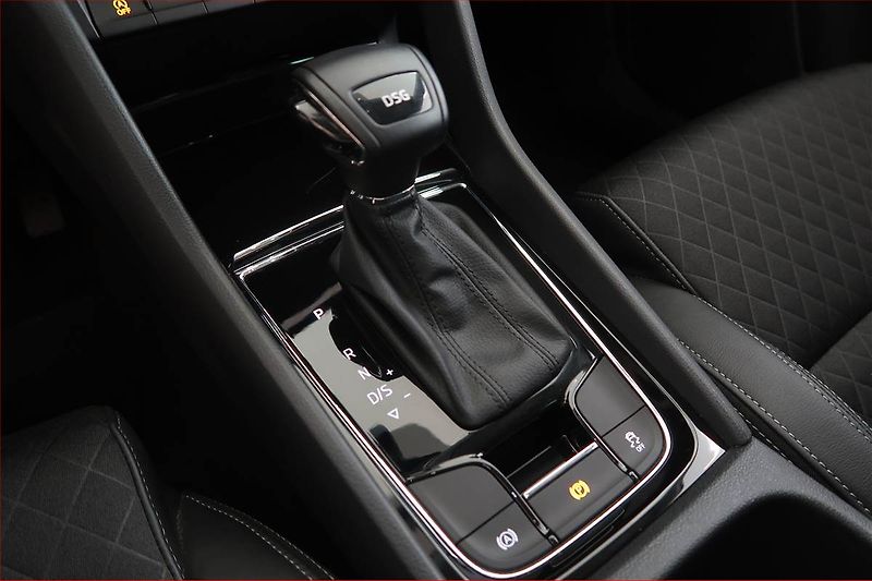 Škoda Karoq (2021) 1.5 TSI - fotka 13 z 18