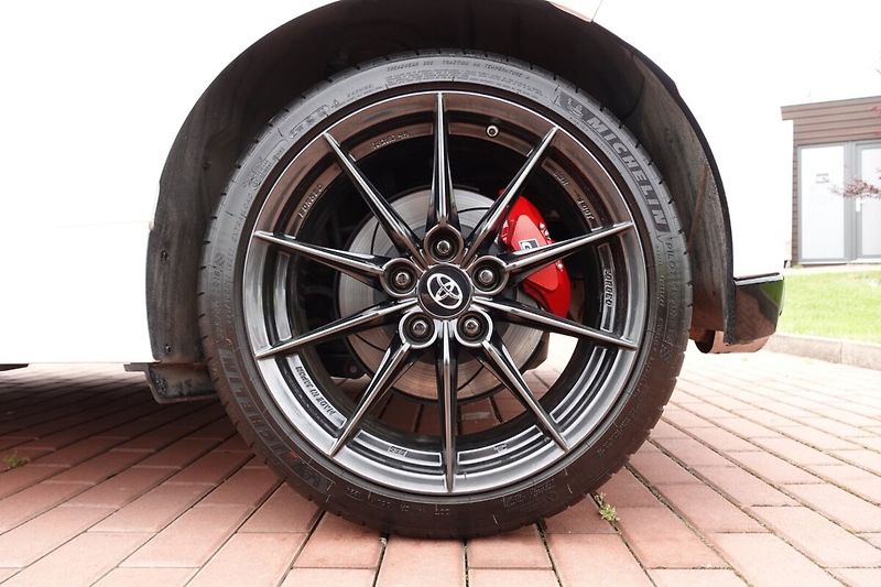 Toyota GR Yaris 1.6Turbo 8AT 4X4 Dynamic + VIP - fotka 8 z 32