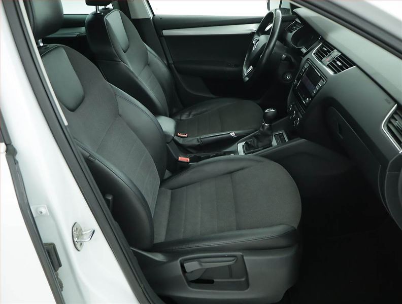 Škoda Octavia (2014) 2.0 TDI, Serv.kniha, Kůže - fotka 9 z 16