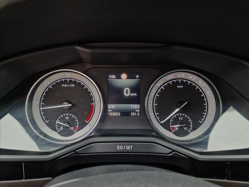 Škoda Superb 2.0TDI 140kW L&K 4x4 DSG, ČR - fotka 22 z 50