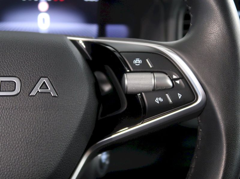 Škoda Karoq (2025) SELECTION 2.0TDI 85KW TAŽNÉ - fotka 21 z 40