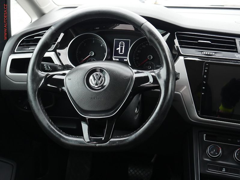 Volkswagen Touran (2017) 1.6TDI, AC - fotka 14 z 17