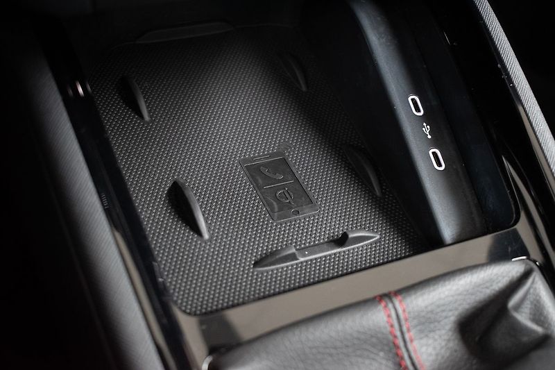 Škoda Kamiq 1.5 TSI MONTE CARLO*TAŽNÉ*ČR* - fotka 25 z 47