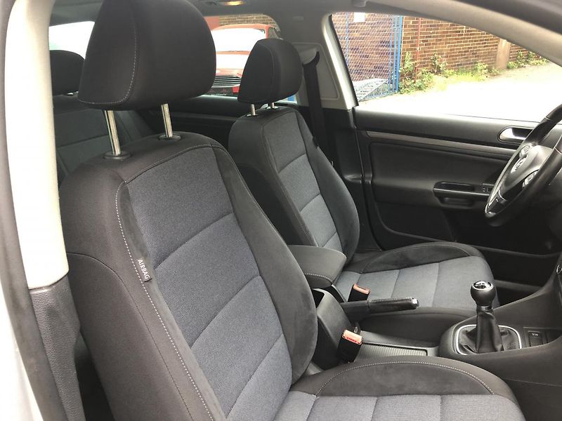 Volkswagen Golf Variant (2011) 2,0TDi STYLE nez. rezervace - fotka 39 z 68