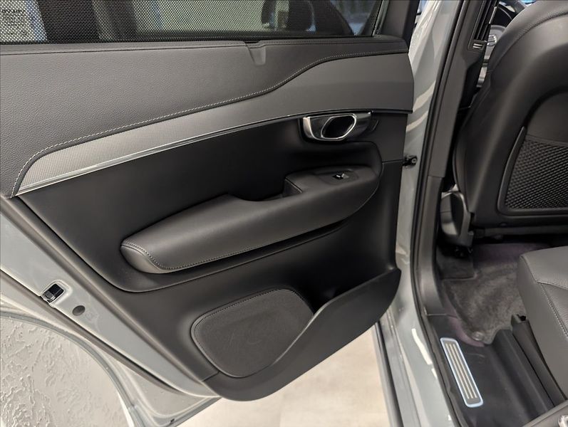 Volvo XC90 T8 Plus Dark Recharge AWD - fotka 30 z 39