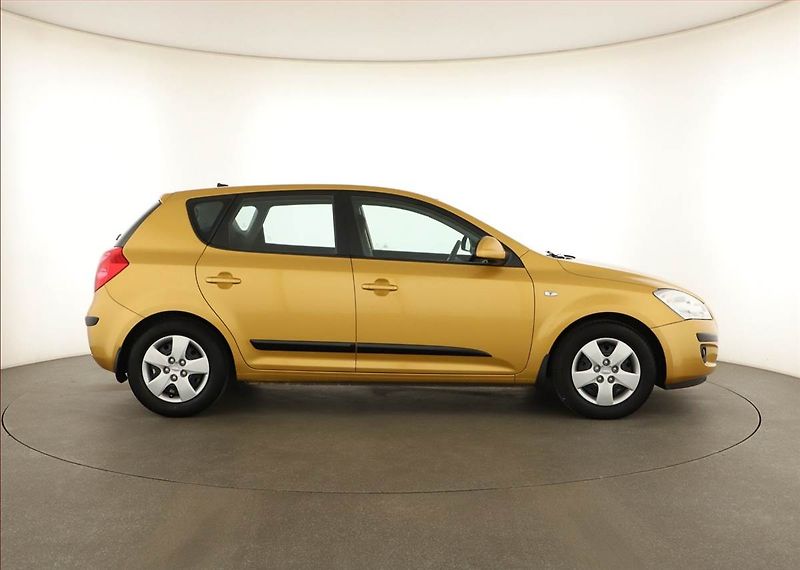 Kia Ceed (2007) LX 1.4 CVVT, ČR,1.maj - fotka 6 z 12