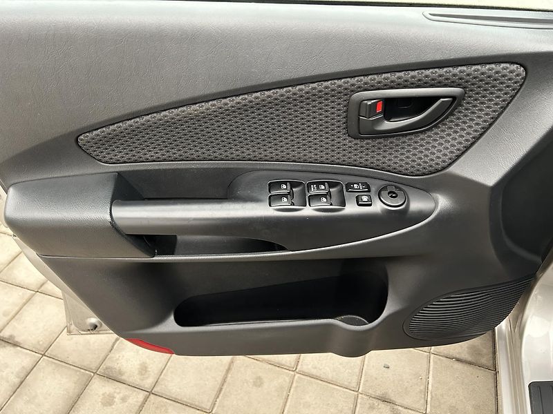Hyundai Tucson 2.0 i CVVT 4x4 - fotka 6 z 21