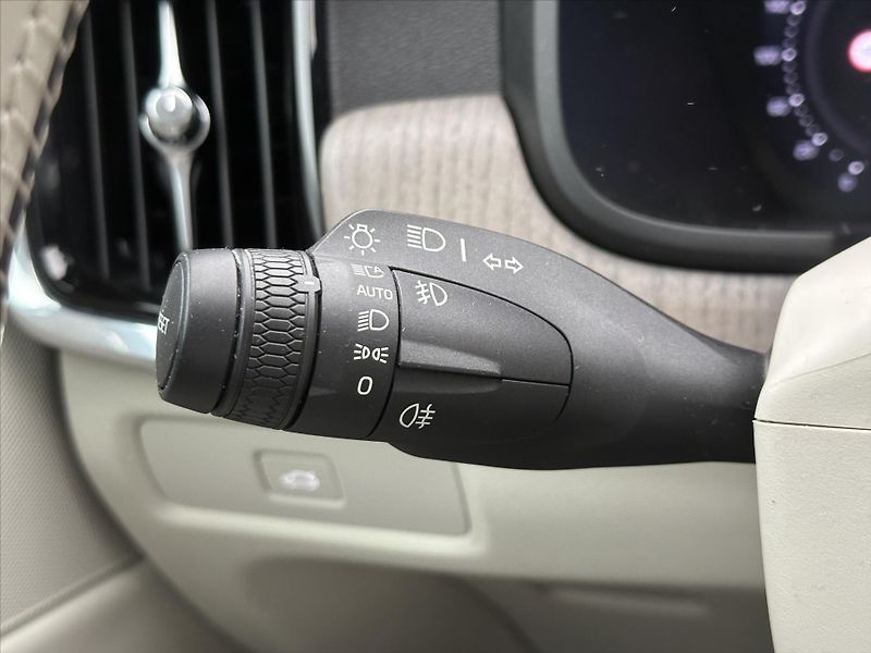 Volvo S90 2,0 B5 184kW CZ DPH - fotka 22 z 41