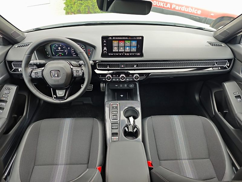 Honda Civic (2026) 2.0 e:HEV SPORT SKLADEM - fotka 7 z 15
