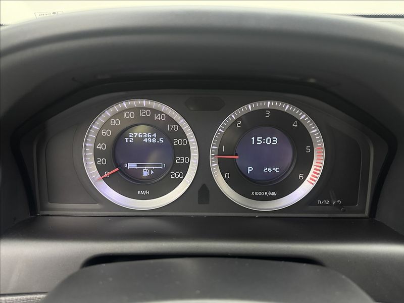 Volvo XC60 2,4 D3 4X4 AUT. VÝHŘEV LED ČR - fotka 13 z 40